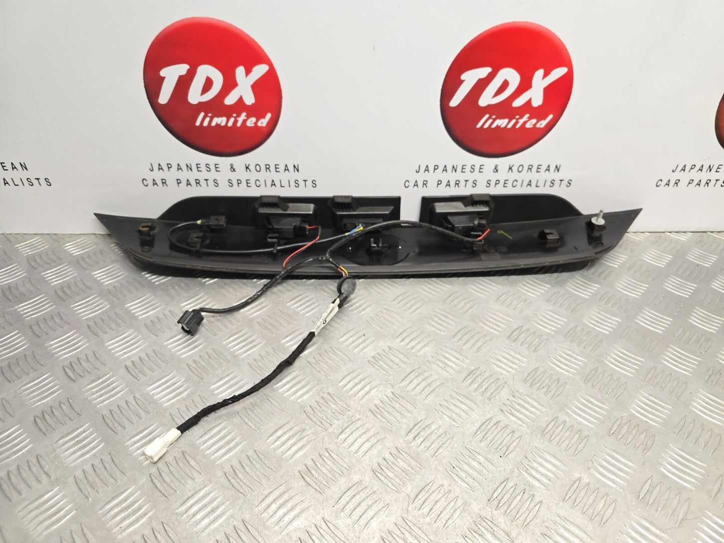 NISSAN QASHQAI J11 2014-2021 GENUINE REAR COMPLETE BOOT HANDLE SWITCH TRIM LIGHT