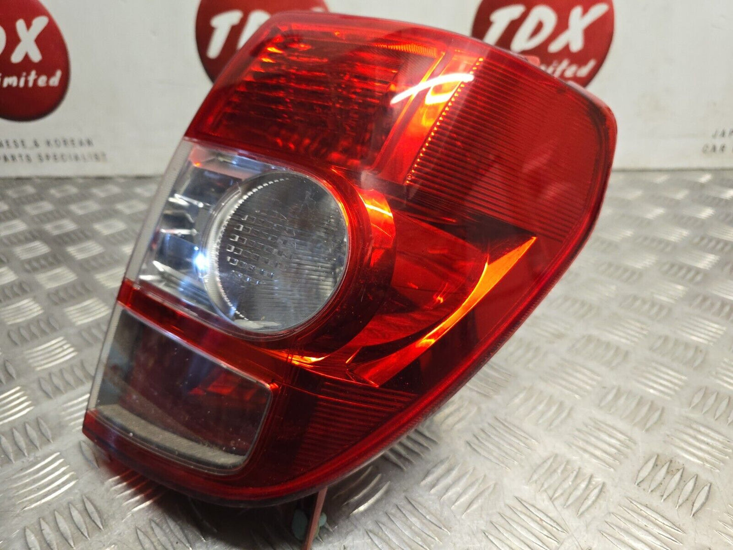 TOYOTA URBAN CRUISER 2009-2013 GENUINE DRIVERS SIDE REAR OUTER BRAKE LIGHT LAMP