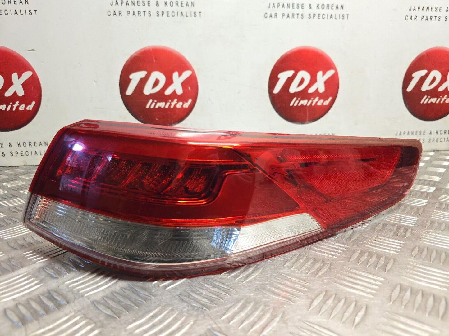 KIA OPTIMA SALOON MK4 JF 2016-2019 GENUINE DRIVERS REAR OUTER LED BRAKE LIGHT