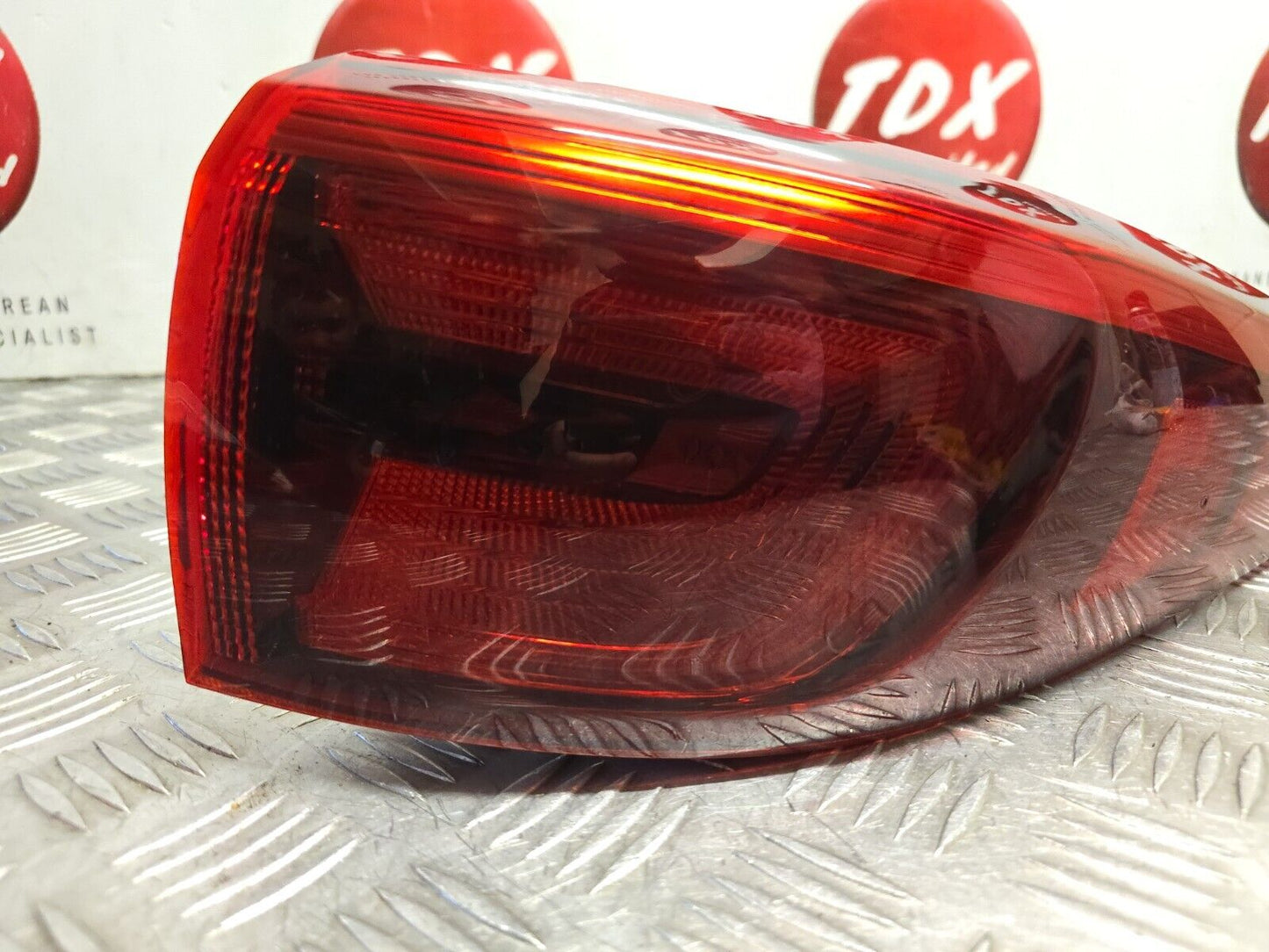 KIA SPORTAGE MK4 2016-2019 GENUINE DRIVERS REAR BODY BRAKE LIGHT LAMP 92402-F10