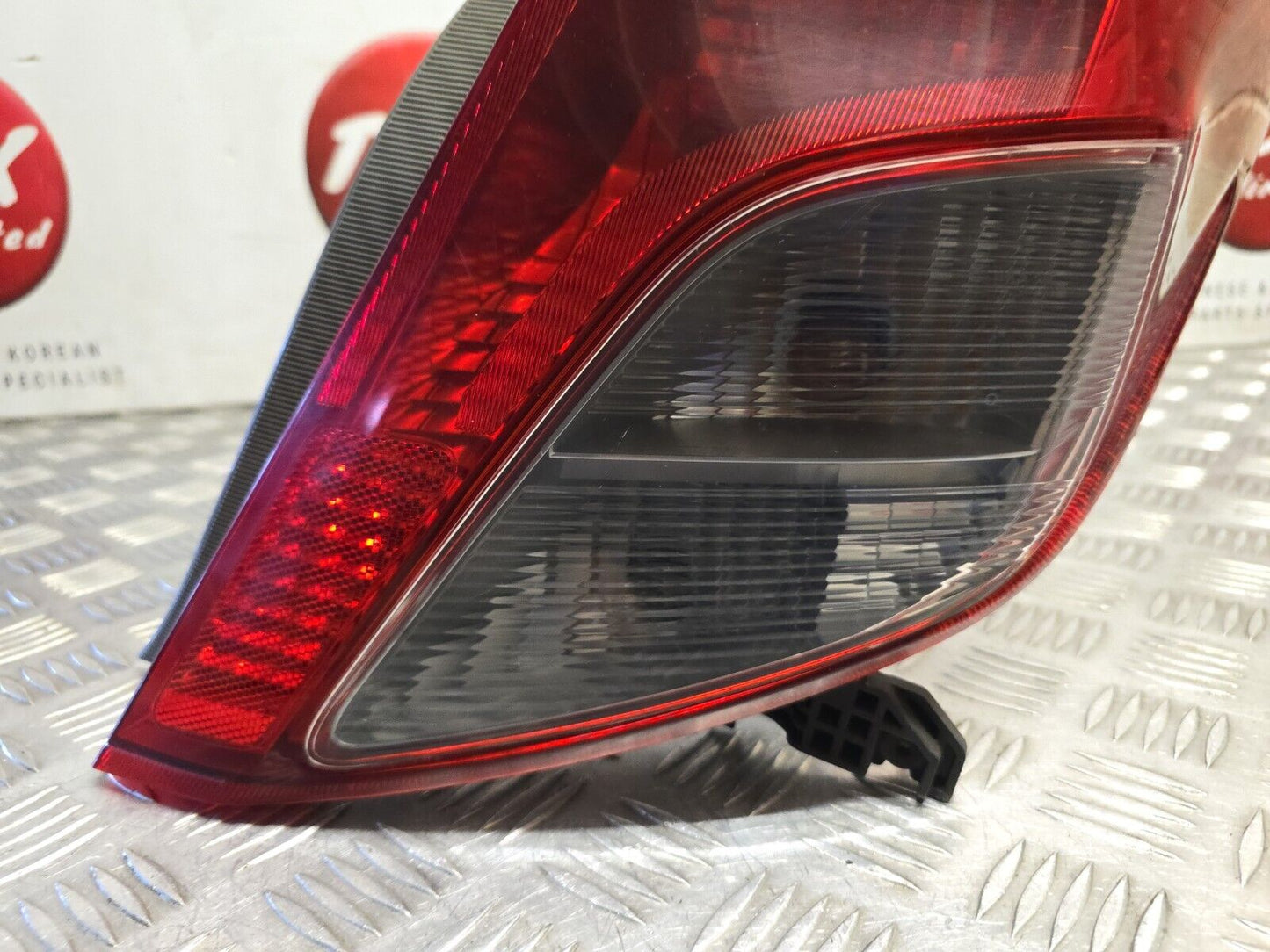 TOYOTA YARIS MK3 2012-2015 DRIVERS SIDE REAR OUTER BODY BRAKE LIGHT LAMP