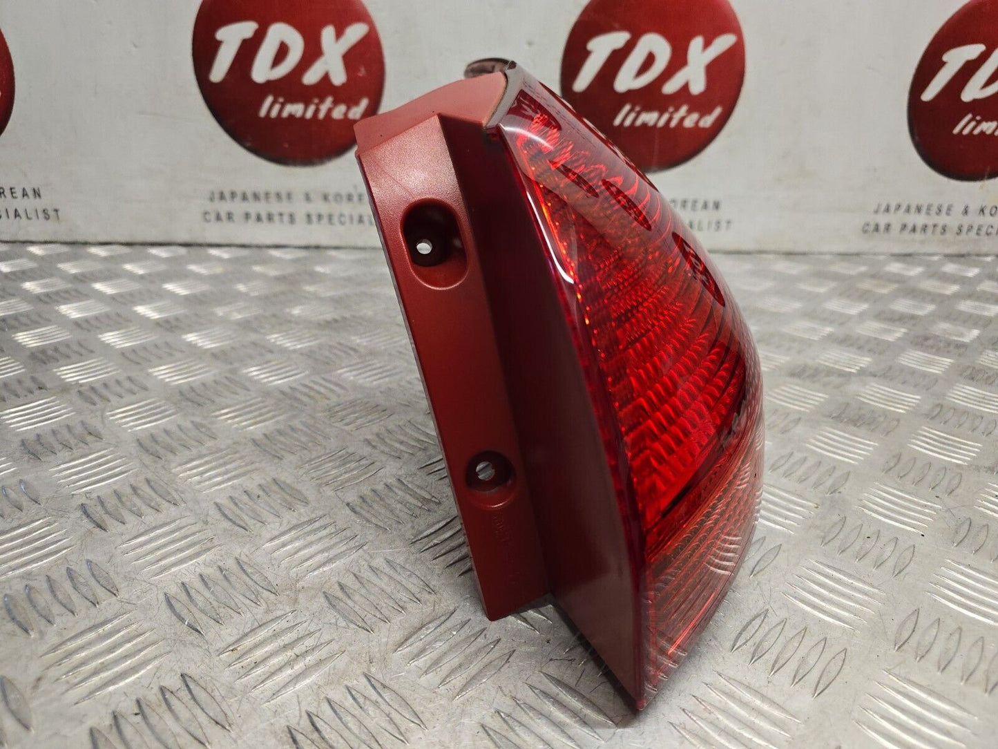 KIA VENGA YN 2010-2019 GENUINE DRIVERS SIDE REAR OUTER BRAKE LIGHT 924021P000