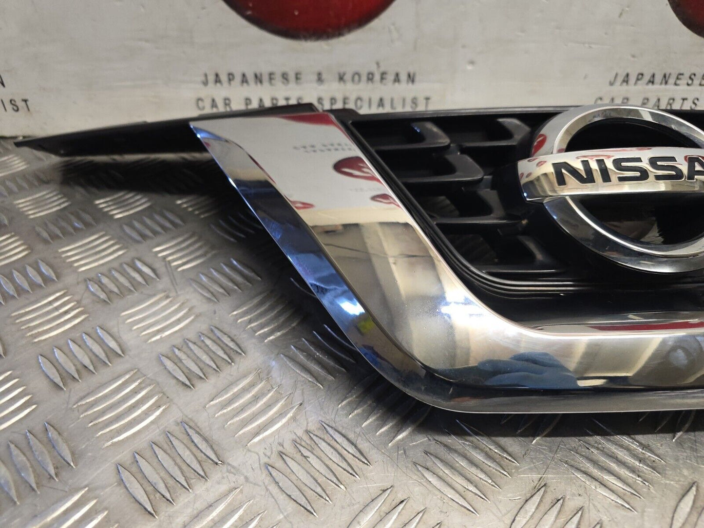 NISSAN JUKE 2014-2019 F15 GENUINE FRONT BUMPER CHROME GRILLE (NON-CAMERA TYPE)