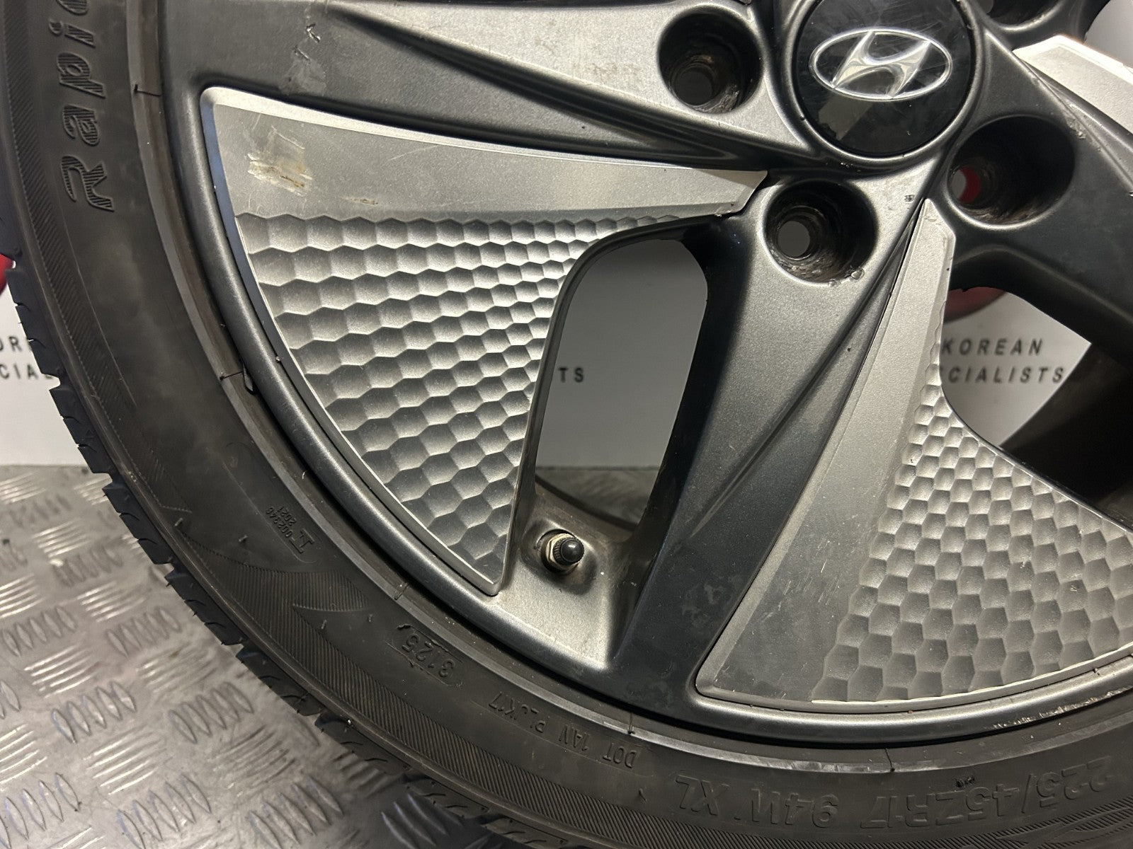 Hyundai Ioniq 2020-2022 Genuine 17" Alloy Wheel 7.36Mm Tyre 225/45/17 5