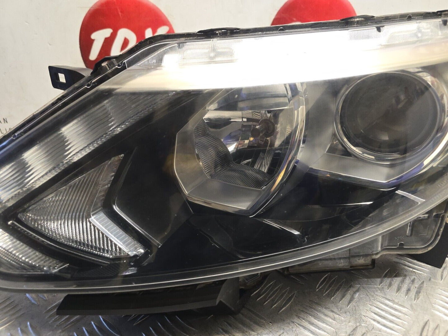 NISSAN QASHQAI J11 2014-2017 GENUINE PASSENGERS FRONT HALOGEN HEADLIGHT LED DRL