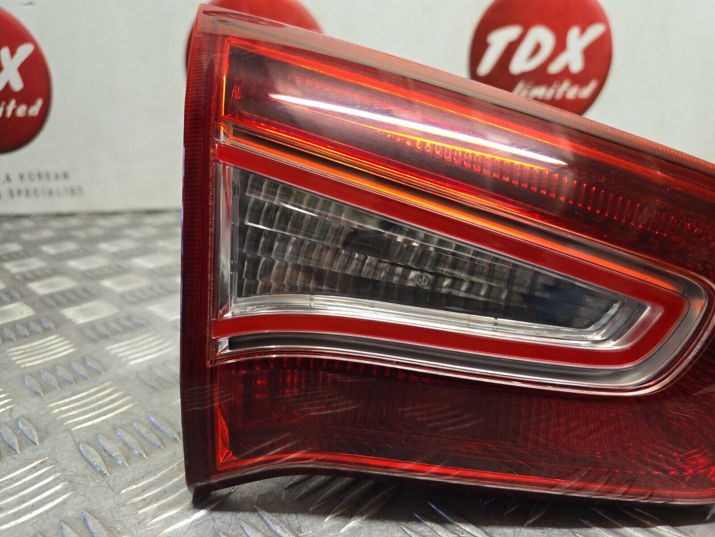 KIA SPORTAGE SL 2010-2013 MK3 PREFACELIFT GENUINE PASSENGERS REAR TAILGATE LIGHT