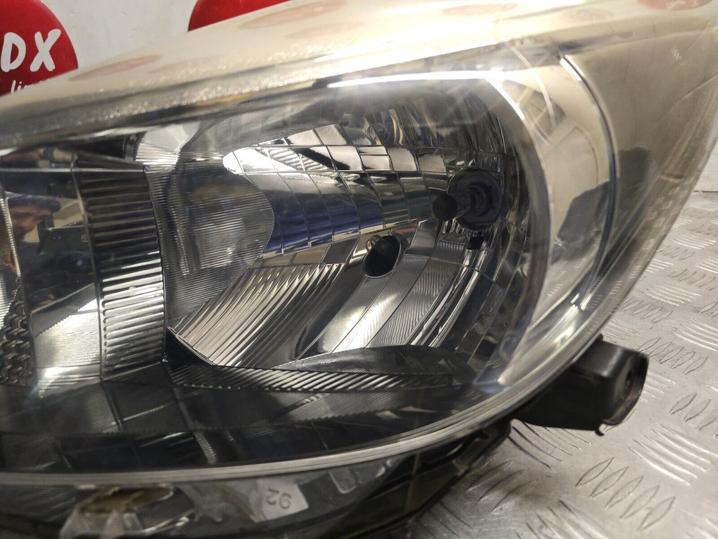 TOYOTA YARIS MK3 2012-2014 PREFACELIFT GENUINE PASSENGERS SIDE HALOGEN HEADLIGHT