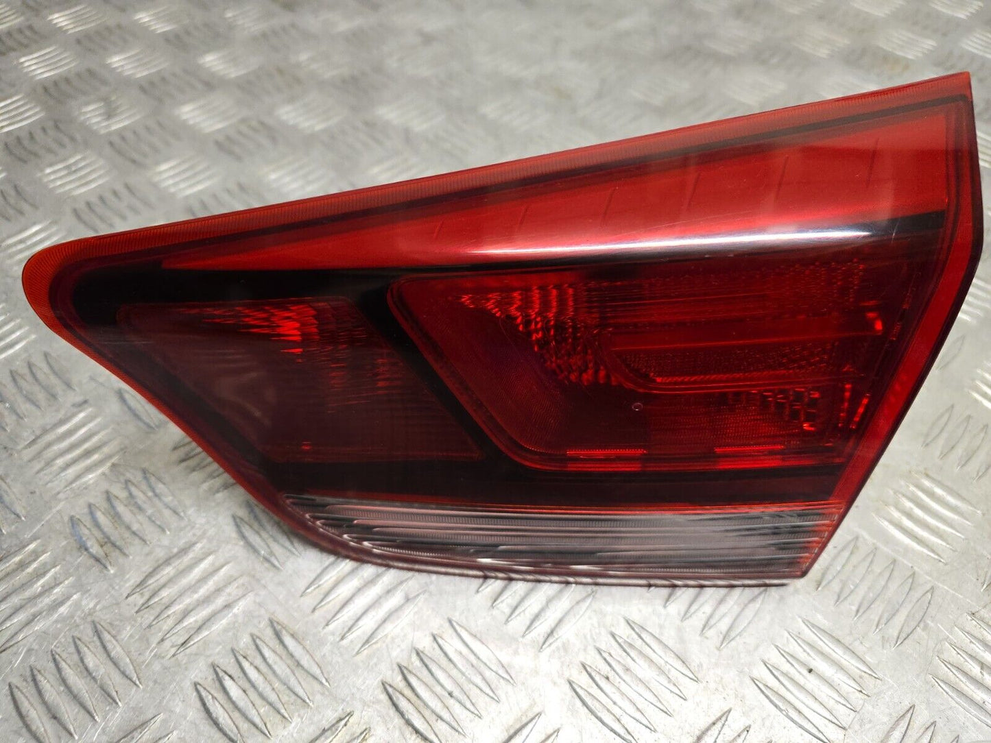 KIA RIO YB MK4 2017-2023 GENUINE DRIVERS SIDE REAR INNER TAILGATE LIGHT 92404-H8