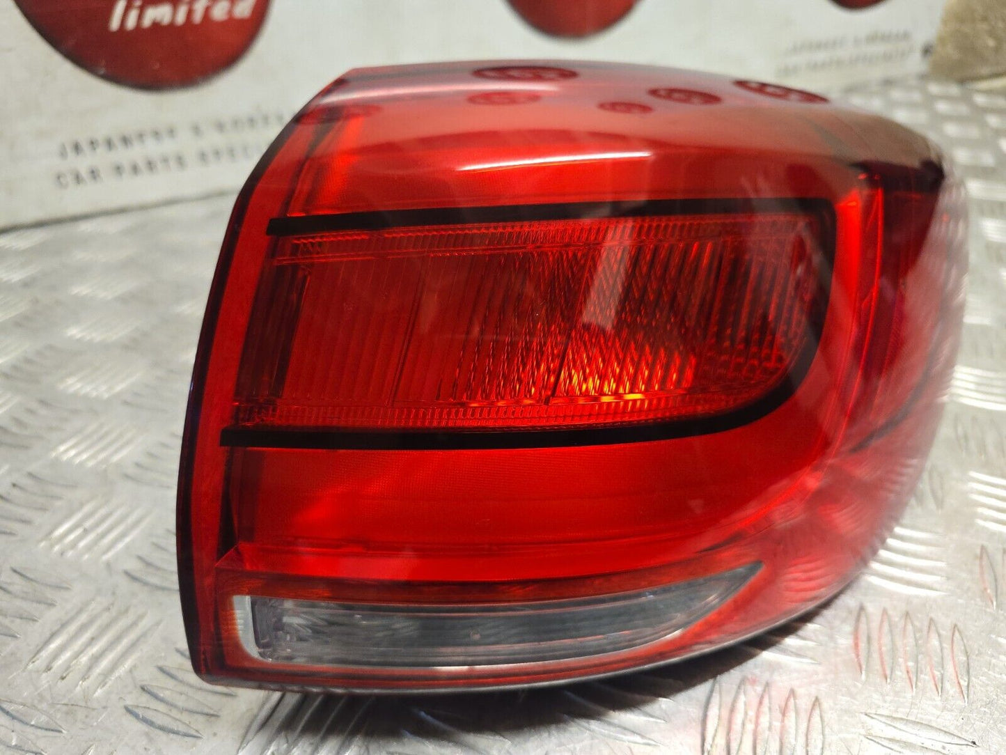 KIA SPORTAGE SL MK3 2013-2015 FACELIFT DRIVERS REAR OUTER BODY BRAKE LIGHT LAMP