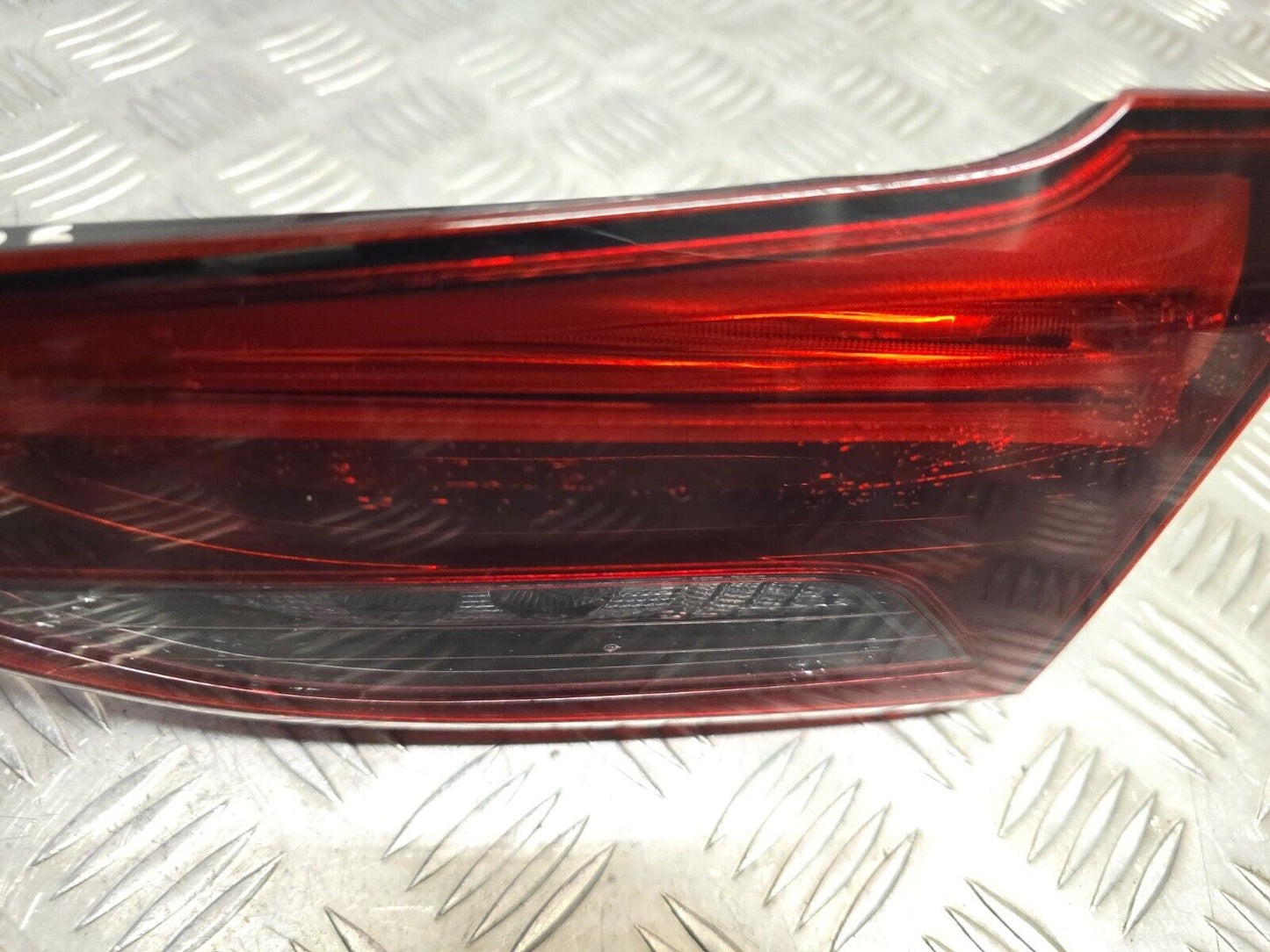 TOYOTA AVENSIS T27 SALOON 2015-2018 GENUINE DRIVERS SIDE REAR TAILGATE LIGHT