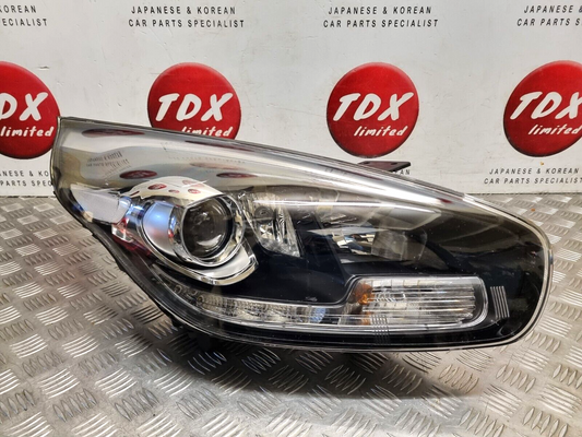 Kia Carens (RP) MK3 2013-2019 Genuine Drivers Side Halogen LED Headlight - photo 1 of 11