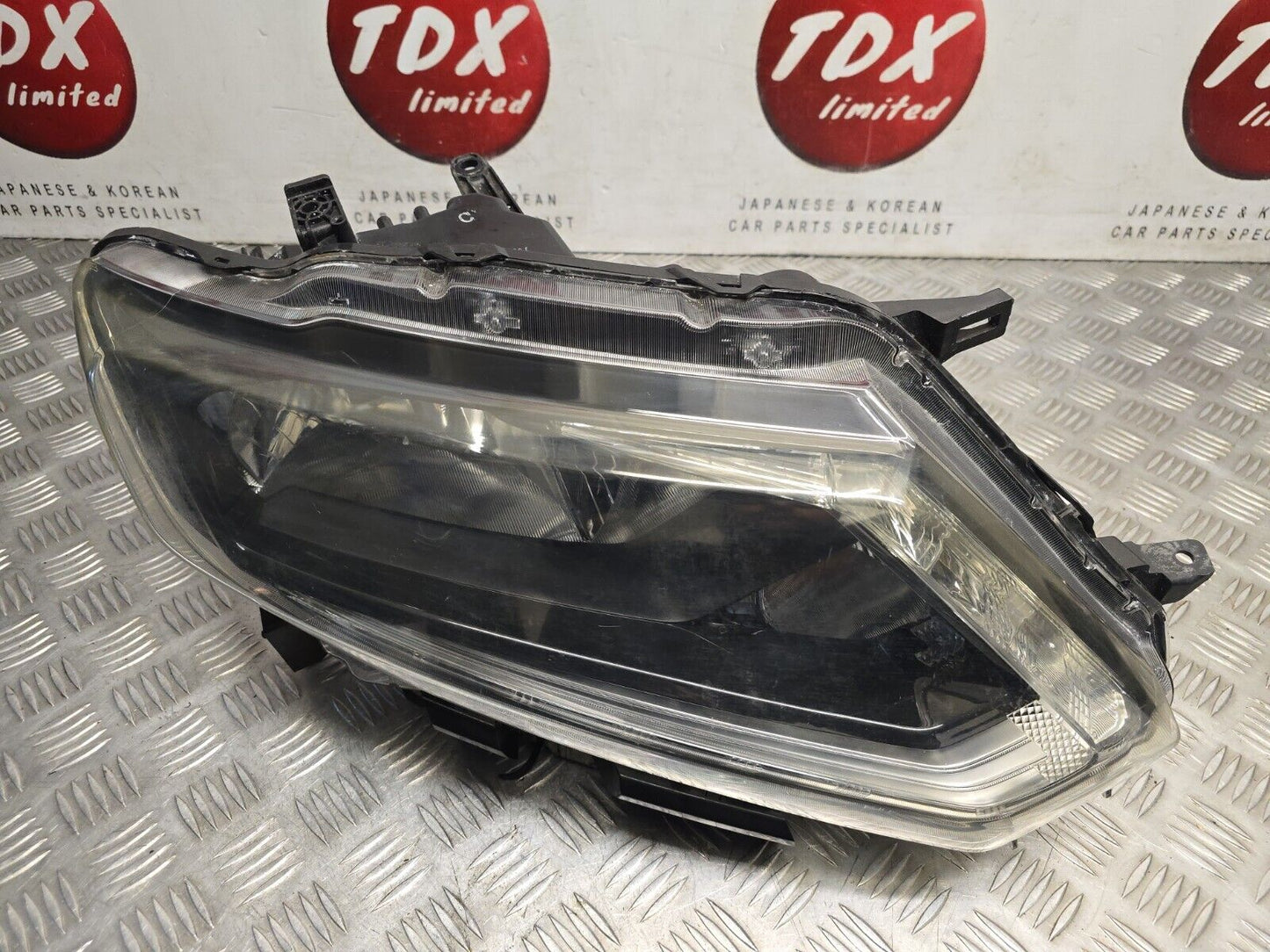 NISSAN X-TRAIL T32 2014-2017 PREFACELIFT GENUINE DRIVERS SIDE HALOGEN HEADLIGHT