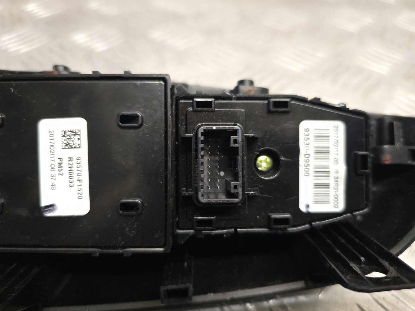 KIA SPORTAGE MK4 2016-2022 GENUINE DRIVERS FRONT 4 WAY WINDOW SWITCH 93570-F1520