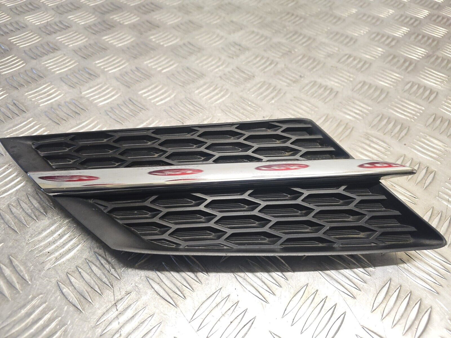 TOYOTA RAV4 2012-2015 GENUINE DRIVERS SIDE FRONT GRILL TRIM PANEL 53105-42010