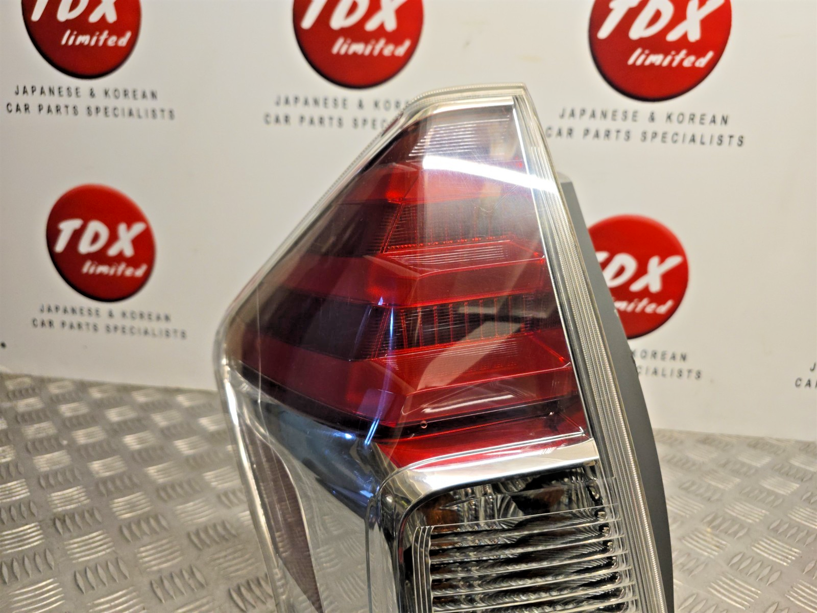 Toyota Prius Plus MK1 FL 2015-2020 Passengers Rear Outer Brake Light 81561-47252 - photo 3 of 9