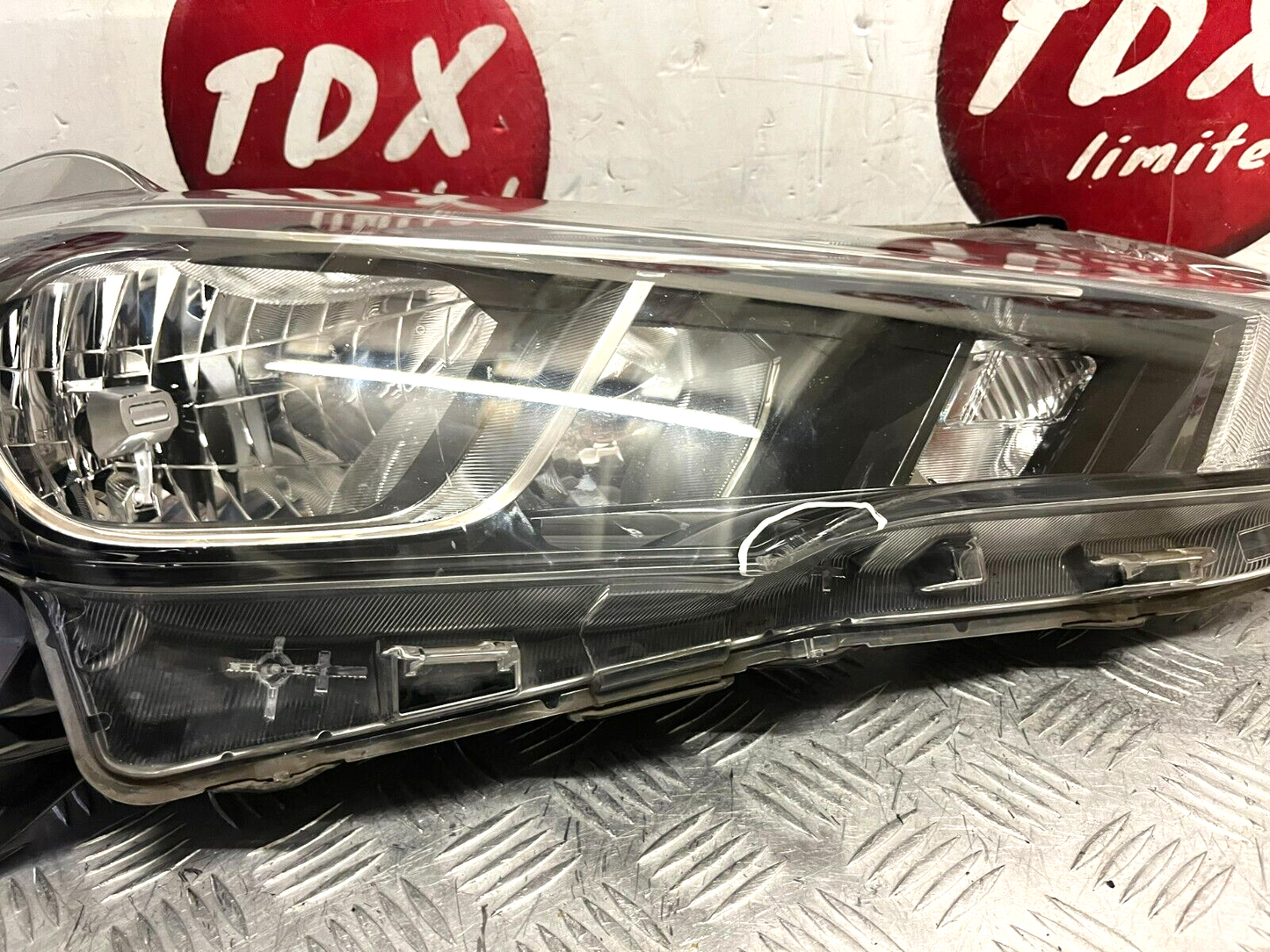 NISSAN MICRA K14 MK5 2017-2020 DRIVER SIDE LED HEADLIGHT 26610-5FF0A DAMAGED