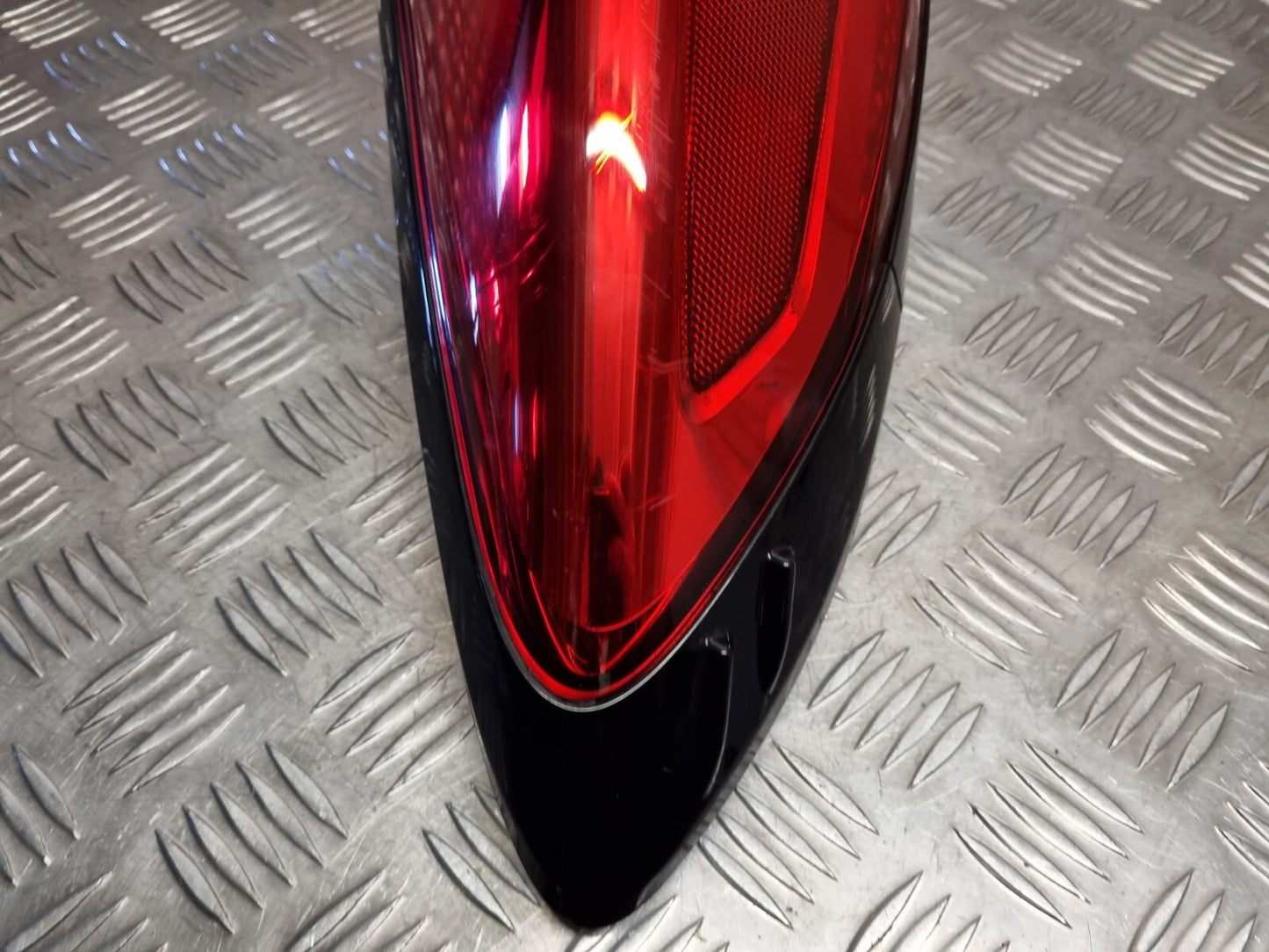 TOYOTA C-HR 2016-2019 PRE-FACELIFT GENUINE PASSENGERS REAR OUTER BRAKE LIGHT