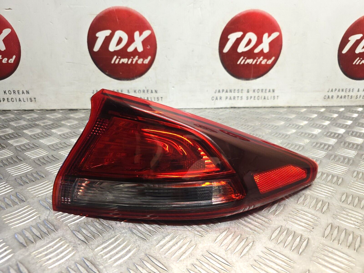 HYUNDAI IONIQ AE 2017-2019 GENUINE DRIVERS SIDE REAR OUTER HALOGEN BRAKE LIGHT