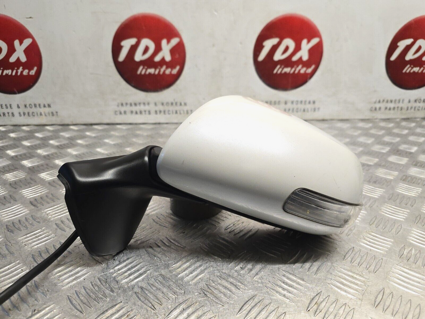 TOYOTA AURIS E15 2010-2012 GENUINE PASSENGERS POWER FOLD WING MIRROR 070 WHITE