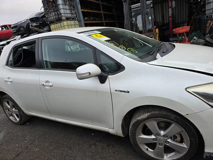 2010 TOYOTA AURIS T SPIRIT MK1 E150 1.8 PETROL HYBRID CVT AUTOMATIC VEHICLE FOR BREAKING AND PARTS