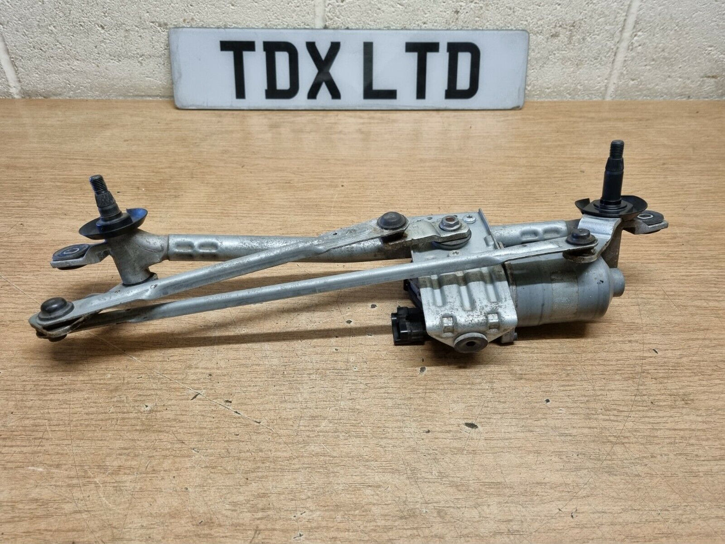 HYUNDAI I30N 2017-2020 GENUINE FRONT WINDSCREEN WIPER MOTOR + LINKAGE