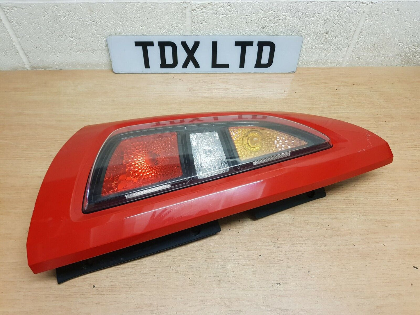 Genuine Kia Soul MK1 Passenger Side Rear Outer Red Tail Light Lamp 2009-2013