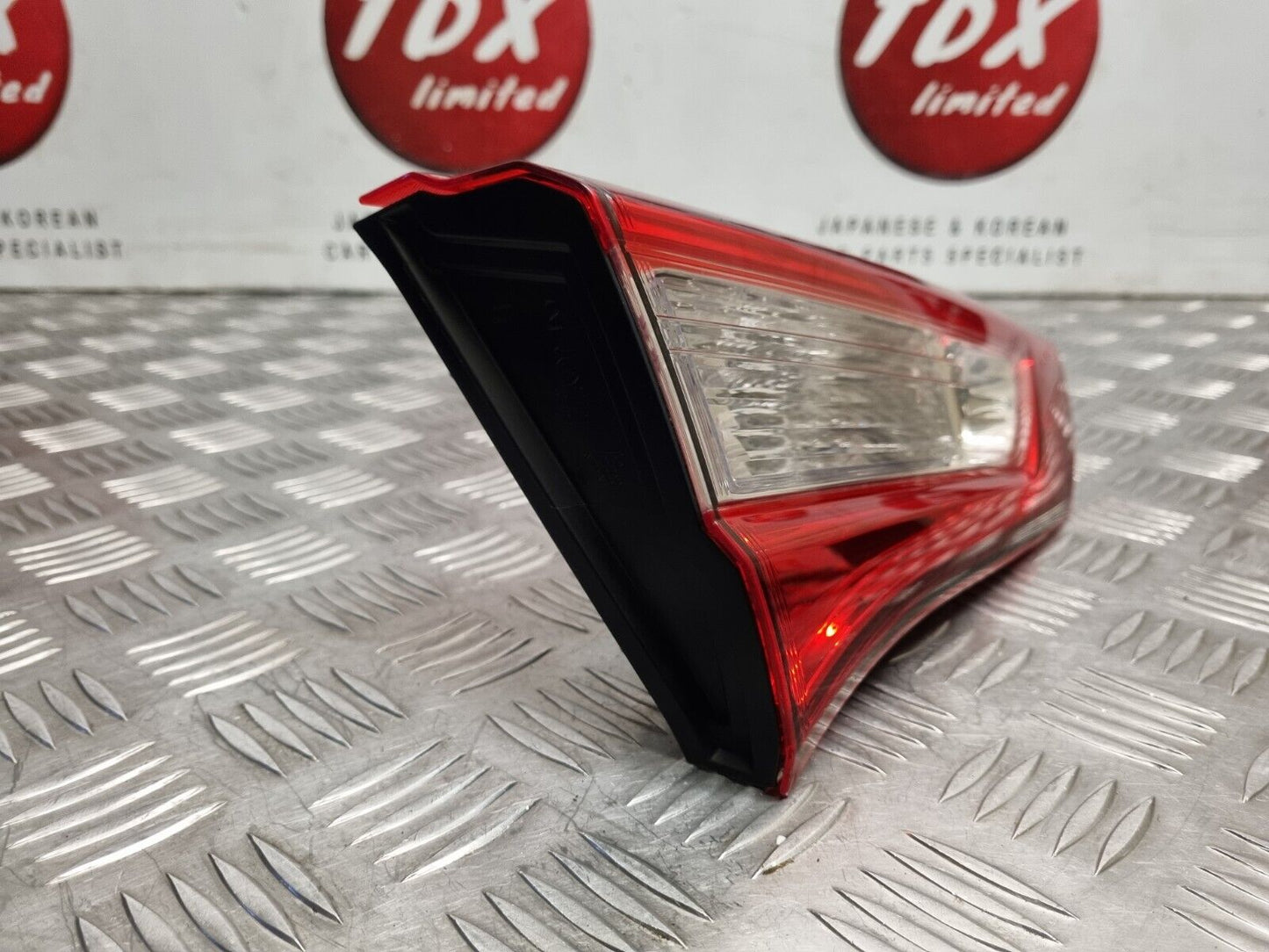 TOYOTA YARIS 2017-2020 MK3 FACELIFT GENUINE PASSENGERS REAR TAILGATE LIGHT LAMP