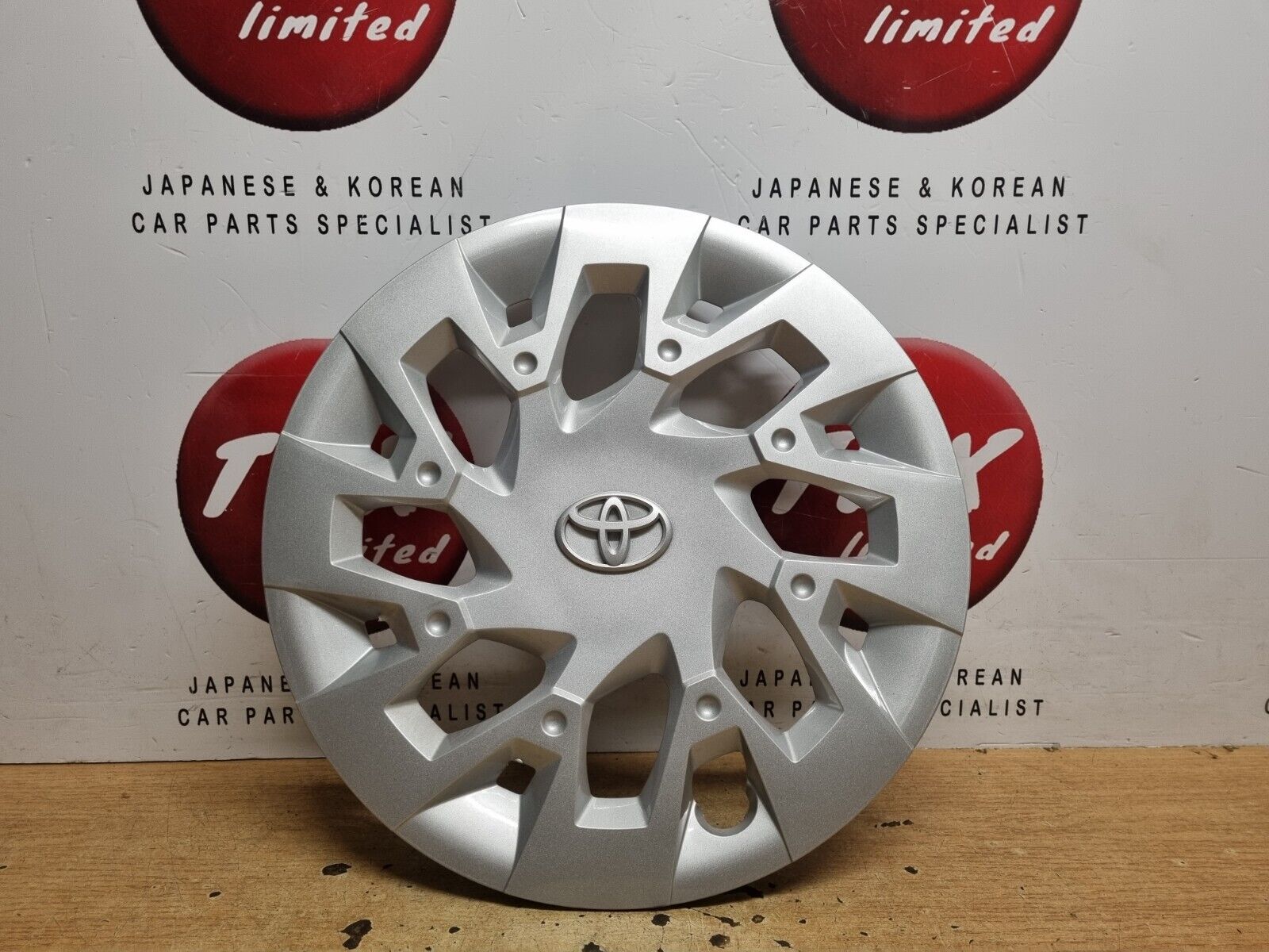 thumbnail image 2 of Set Of 4 Matte Black 15-Inch Wheel Trims / Hub Caps For Toyota Aygo & Yaris 2 of 3