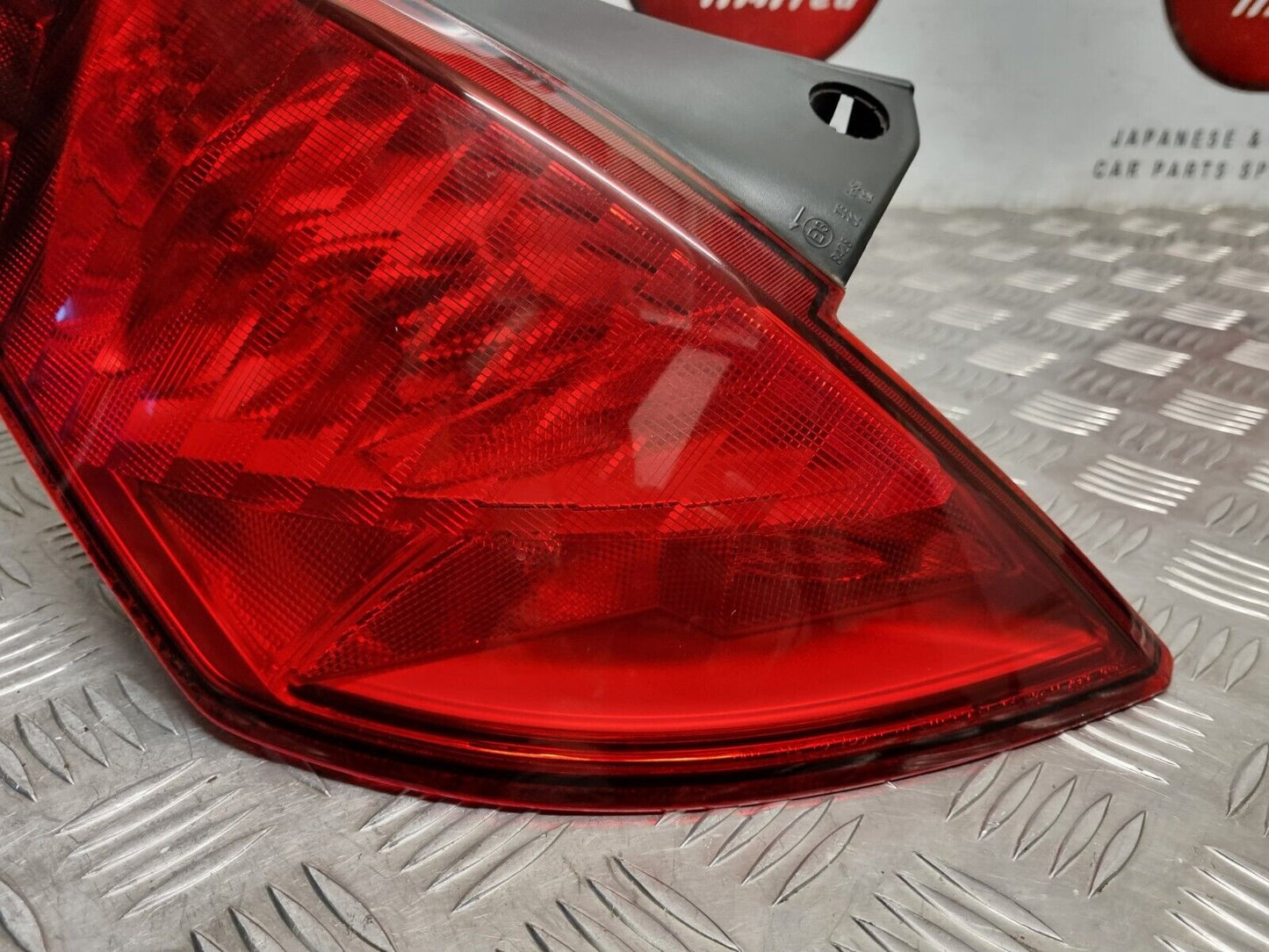 NISSAN 350Z 2003-2006 PRE-FACELIFT GENUINE PASSENGER SIDE REAR OUTER BRAKE LIGHT