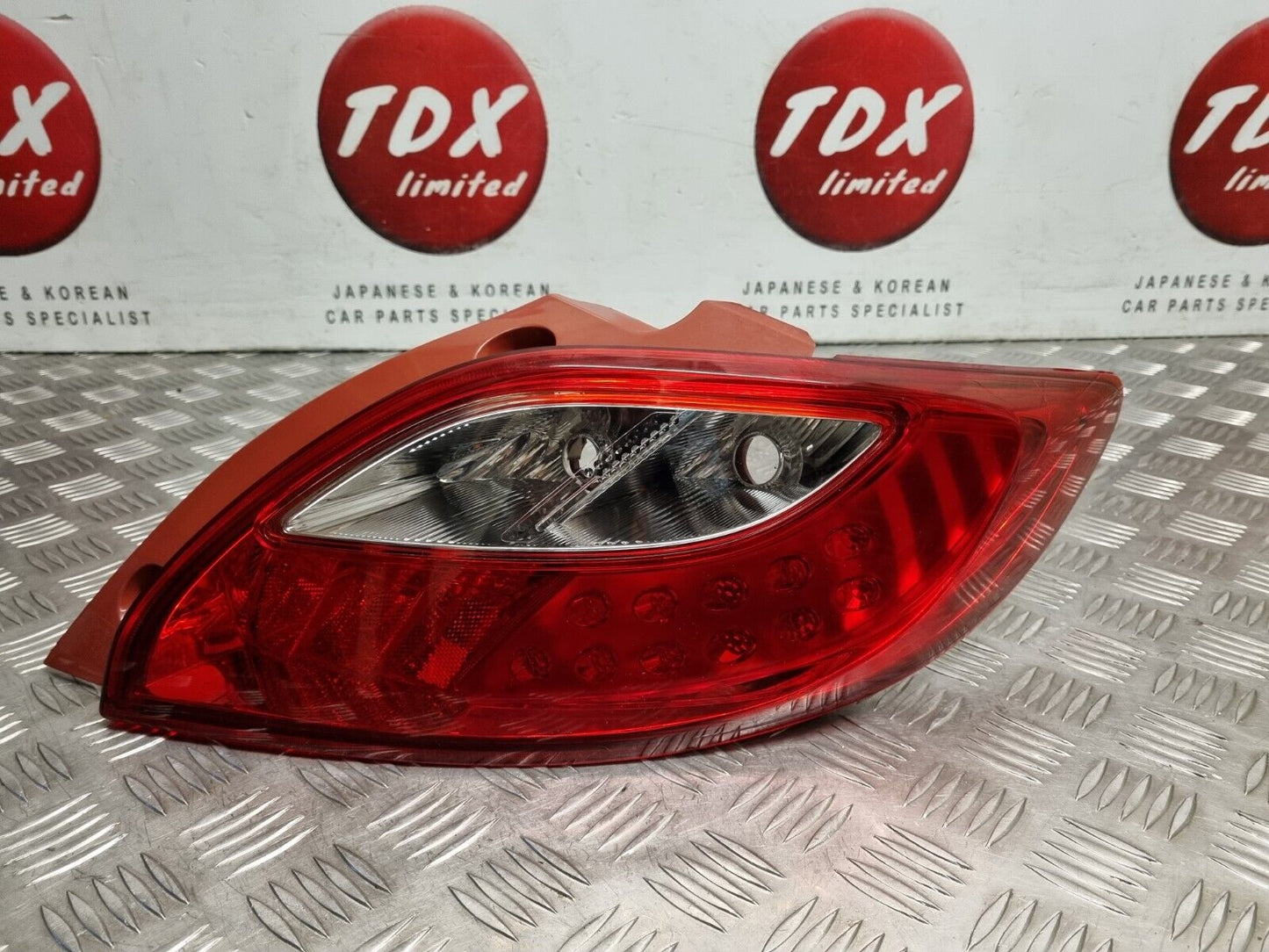 MAZDA 2 DE 2007-2015 MK2 GENUINE DRIVERS SIDE REAR OUTER BODY LIGHT D65151150