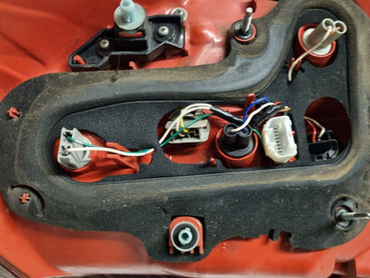 TOYOTA AURIS MK1 FACELIFT 2009-2012 GENUINE DRIVERS SIDE REAR OUTER BRAKE LIGHT