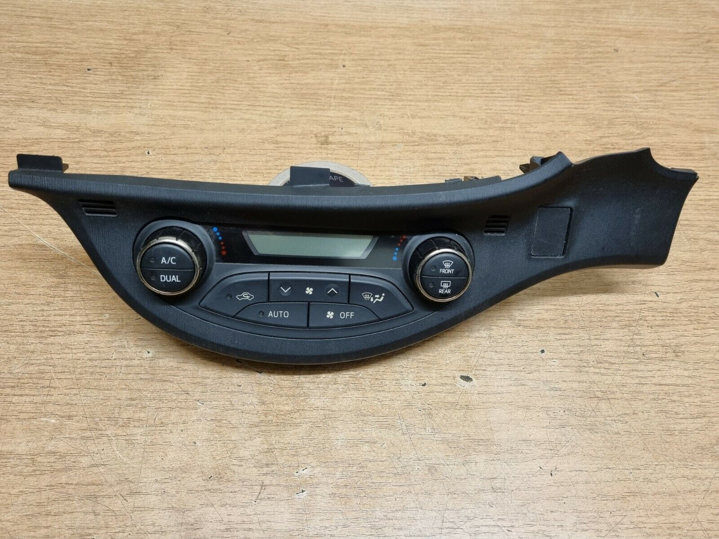 Toyota Yaris MK3 Genuine Heater Air Con Climate Controls 2012-2017 55900-0D320