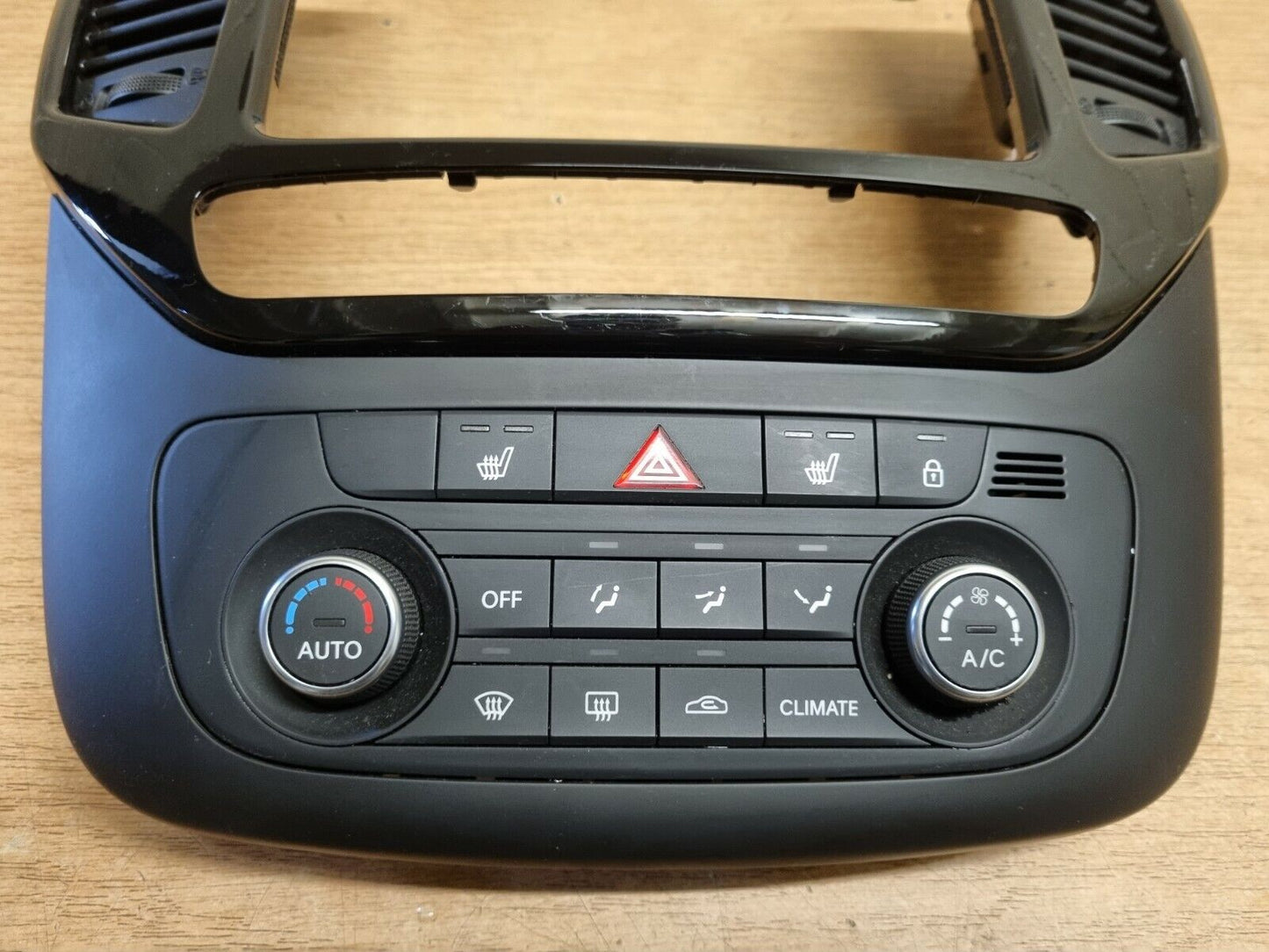 Kia Venga Genuine AC Climate Control + Air Vent Trim 2014-2018 93730-1P000