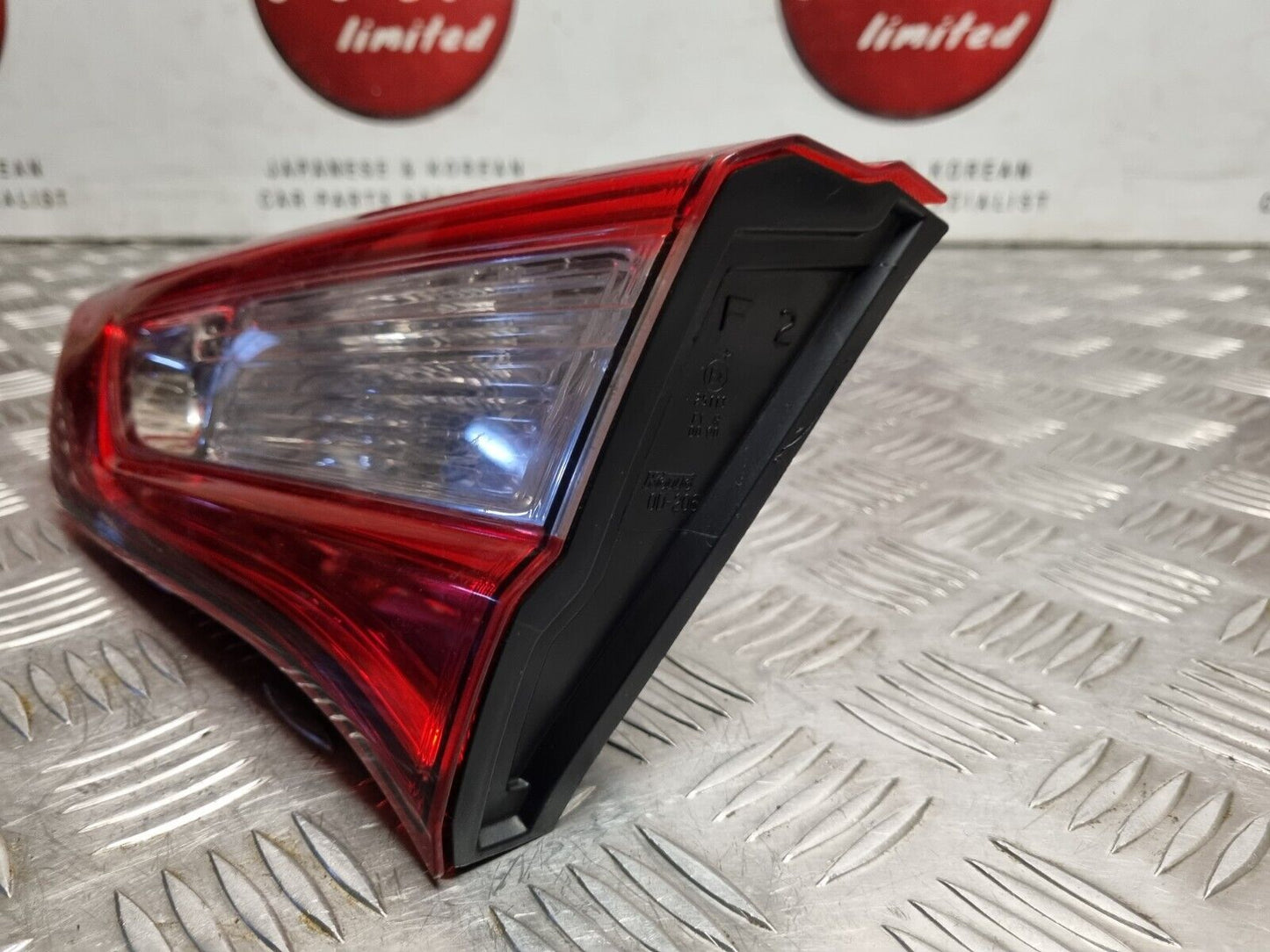 TOYOTA YARIS 2017-2020 MK3 FACELIFT GENUINE DRIVER REAR LED TAILGATE INNER LIGHT