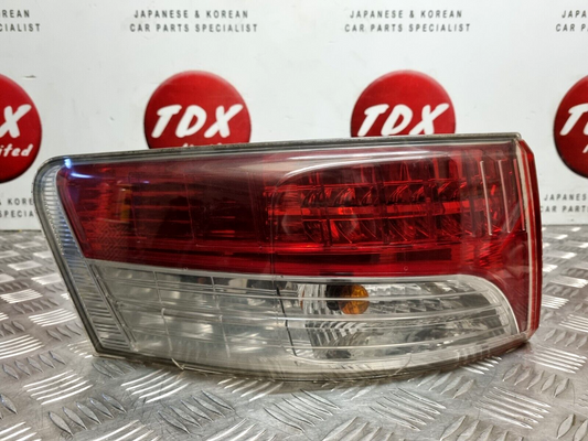 TOYOTA AVENSIS SALOON 2009-2012 T27 PREFACELIFT PASSENGERS SIDE REAR OUTER LIGHT