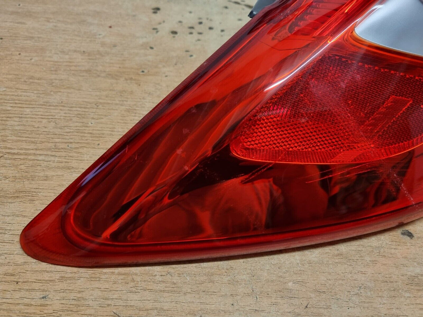 KIA SPORTAGE SL 2010-2013 PRE-FACELIFT PASSENGERS SIDE REAR OUTER LIGHT LAMP