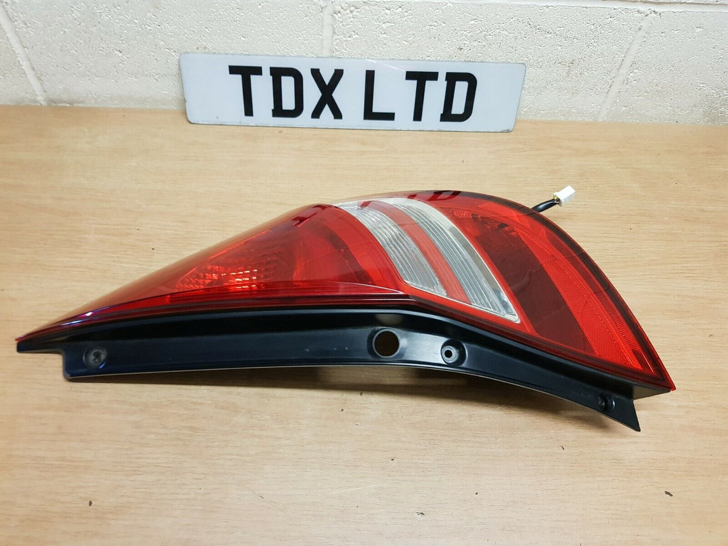 Genuine Hyundai i30 MK1 Drivers Rear Outer Tail Light Lamp 2008-2011