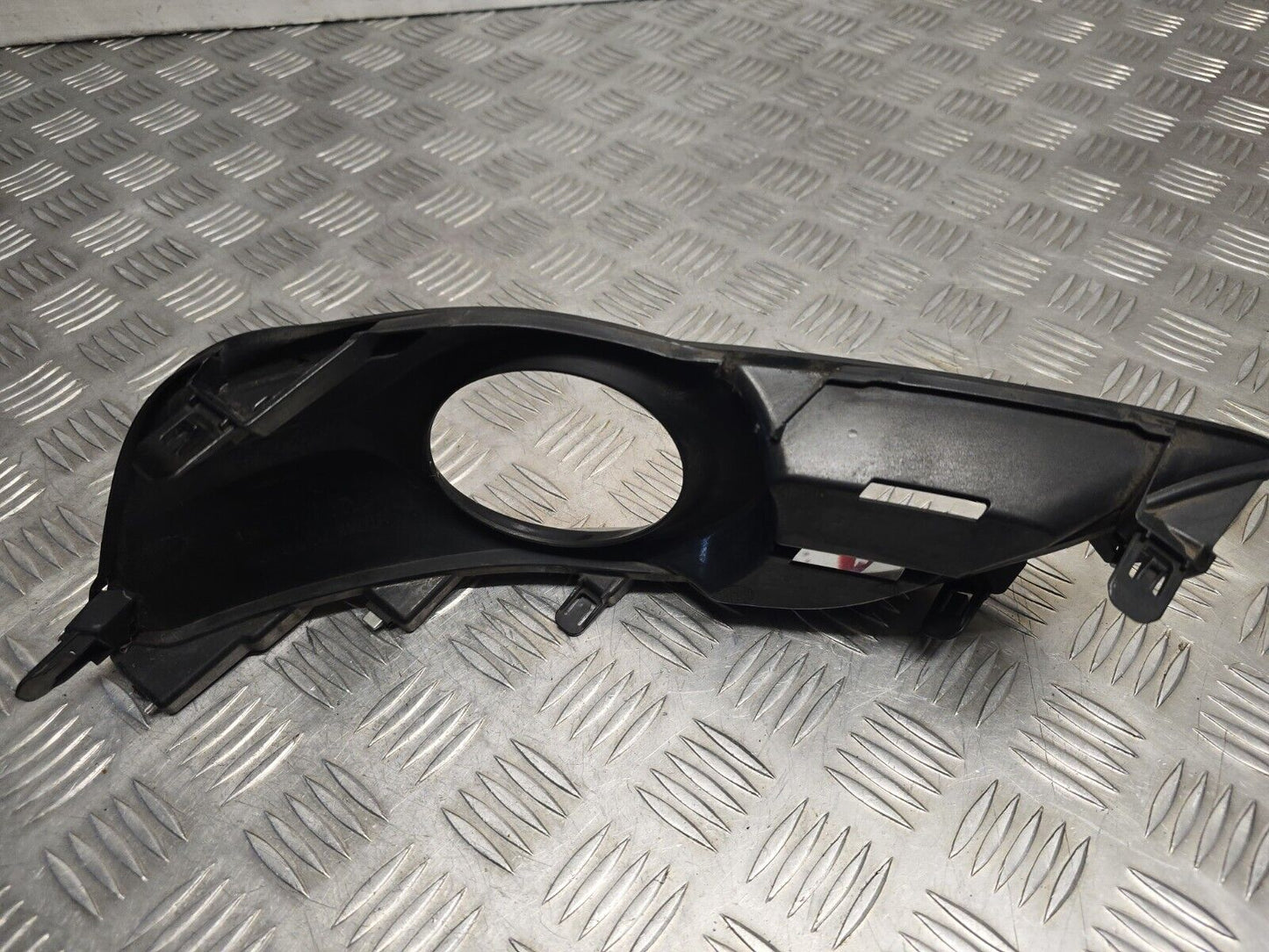 NISSAN PULSAR (C13) MK3 2014-2018 GENUINE PASSENGERS FRONT FOG LIGHT TRIM COVER