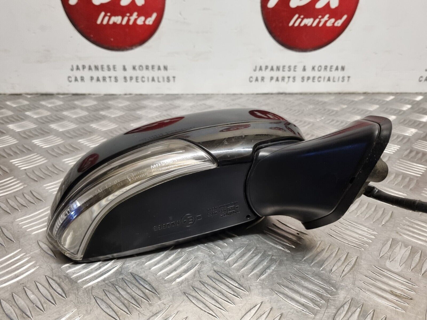 TOYOTA PRIUS MK3 2009-2015 GENUINE DRIVER SIDE MANUAL FOLD WING MIRROR 202 BLACK