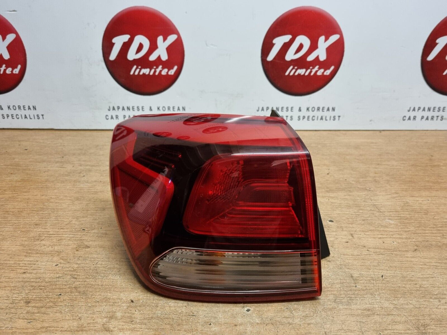 KIA RIO MK4 2017-2020 PRE-FACELIFT GENUINE PASSENGERS REAR OUTER BRAKE LIGHT