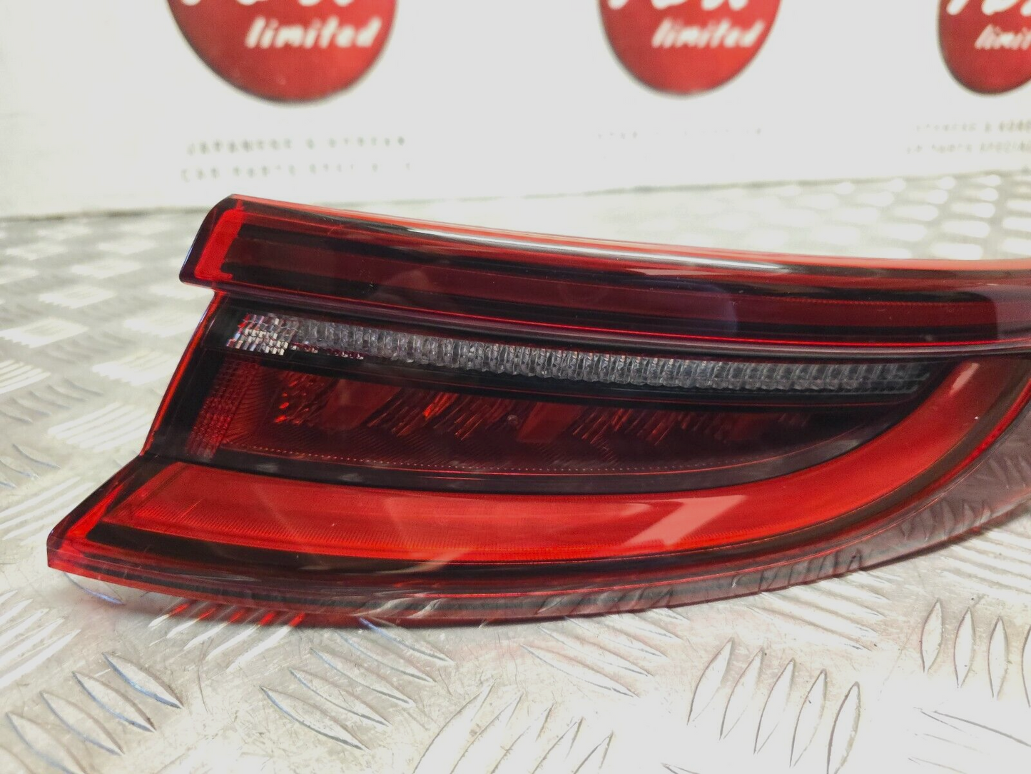 KIA PROCEED (CD) MK3 2019-2023 GENUINE DRIVERS SIDE REAR OUTER LED BRAKE LIGHT