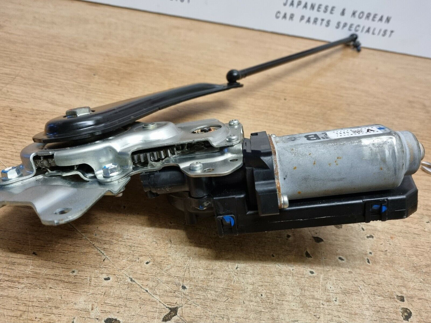 MITSUBISHI OUTLANDER MK3 TAILGATE AUTO OPEN CLOSE MOTOR ACTUATOR HINGE 2015-2018