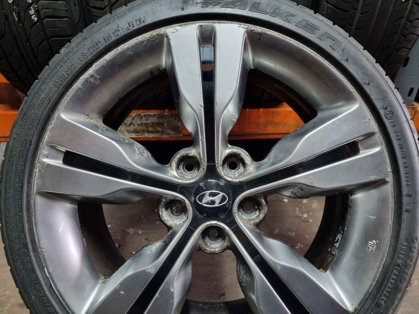 HYUNDAI VELOSTER 18" 2011-2017 GENUINE ALLOY WHEEL 215/40/18 7.5Jx18 52910-2V250