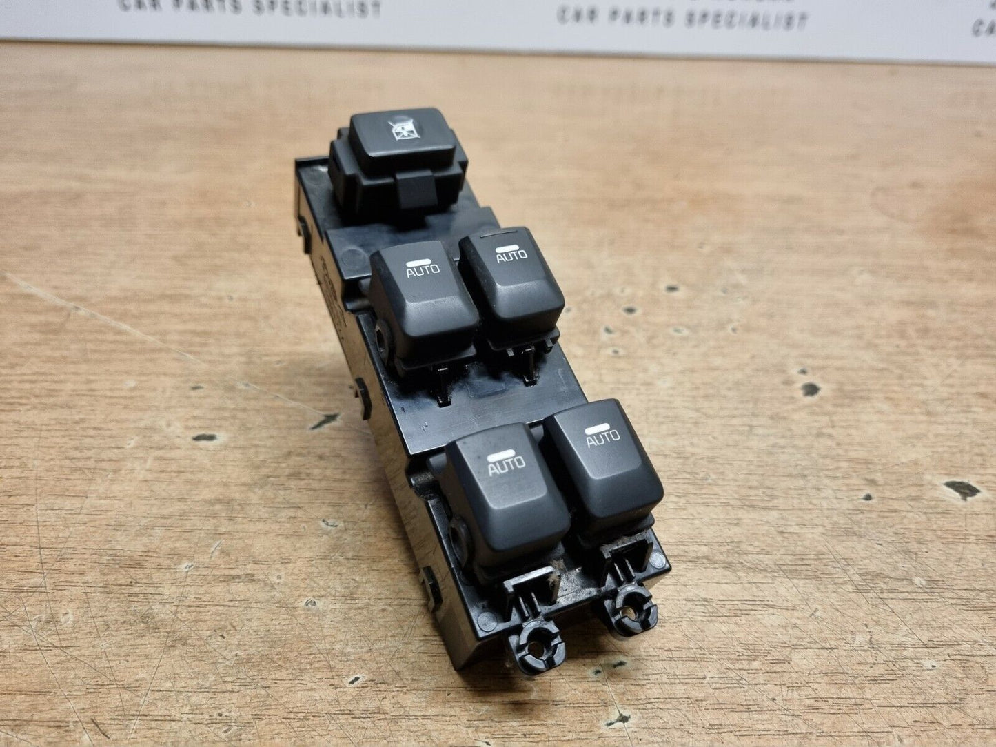 KIA CEED MK2 GENUINE DRIVERS FRONT O/S 4 WAY WINDOW SWITCH 2012-2015 93570-A2900