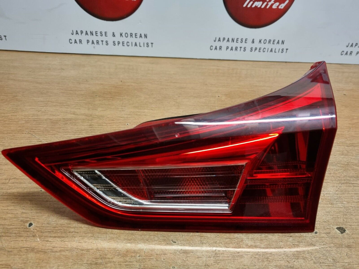 TOYOTA AURIS ESTATE PRE-FACELIFT DRIVERS SIDE REAR TAILGATE LIGHT 2013-2015