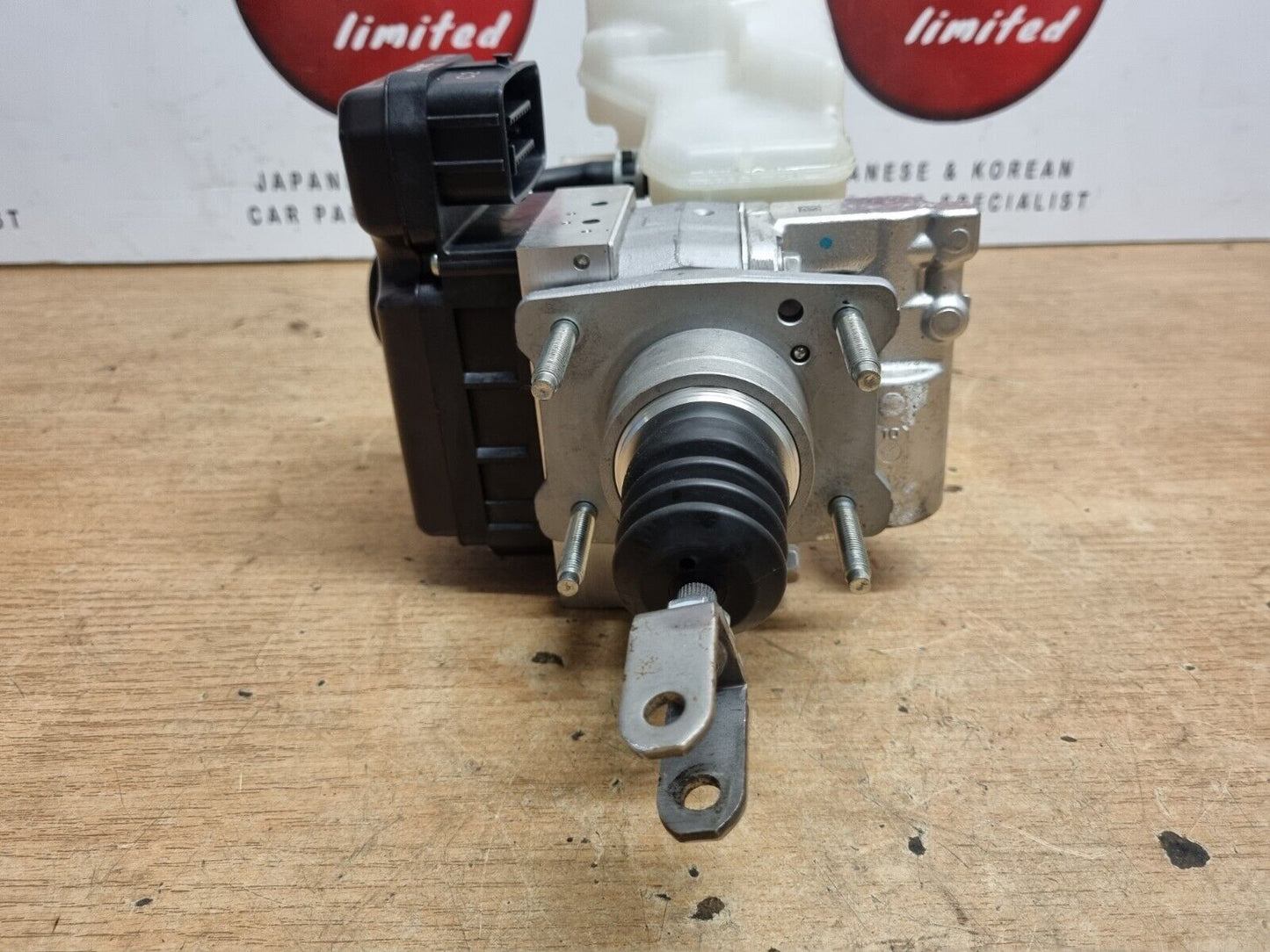 TOYOTA COROLLA MK12 1.8 HYB 2019-2022 GENUINE BRAKE MASTER CYLINDER 47210-12320