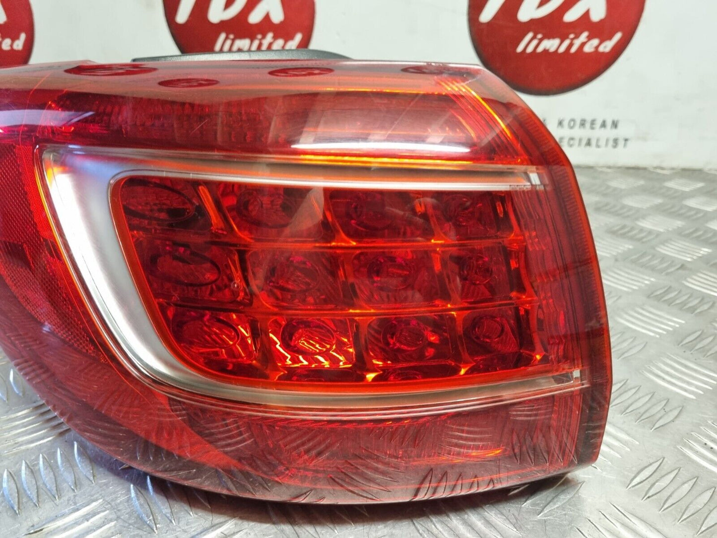 KIA SPORTAGE MK3 2010-2013 PRE-FACELIFT GENUINE PASSENGERS REAR OUTER LIGHT LAMP