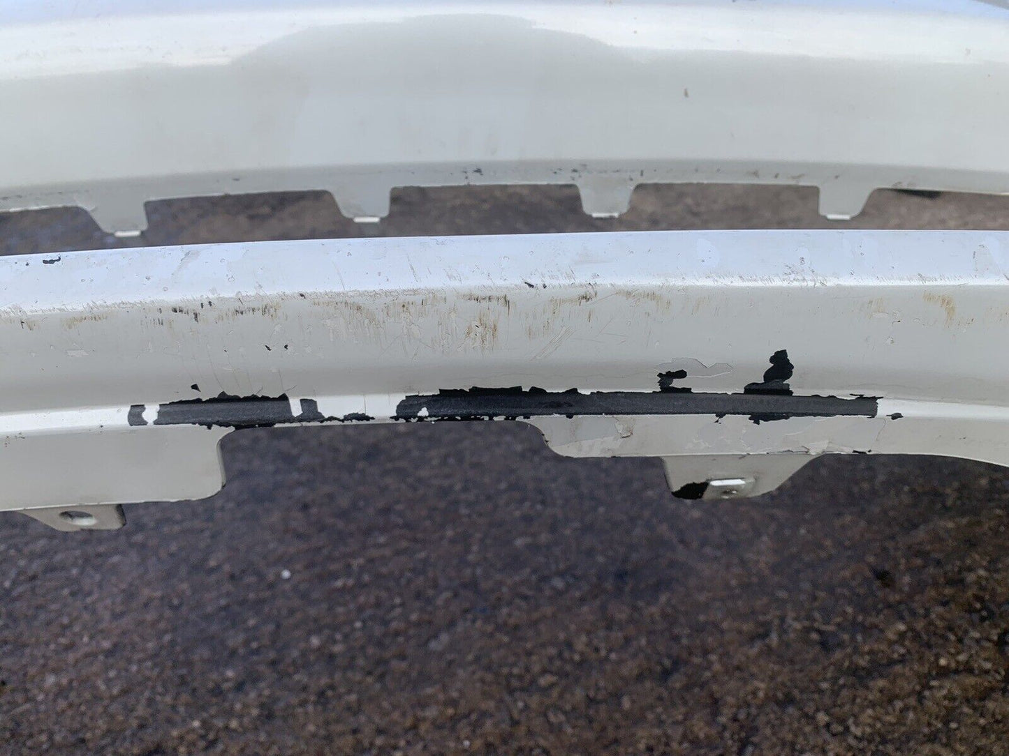 TOYOTA PRIUS 2009-2012 GENUINE FRONT BUMPER IN WHITE