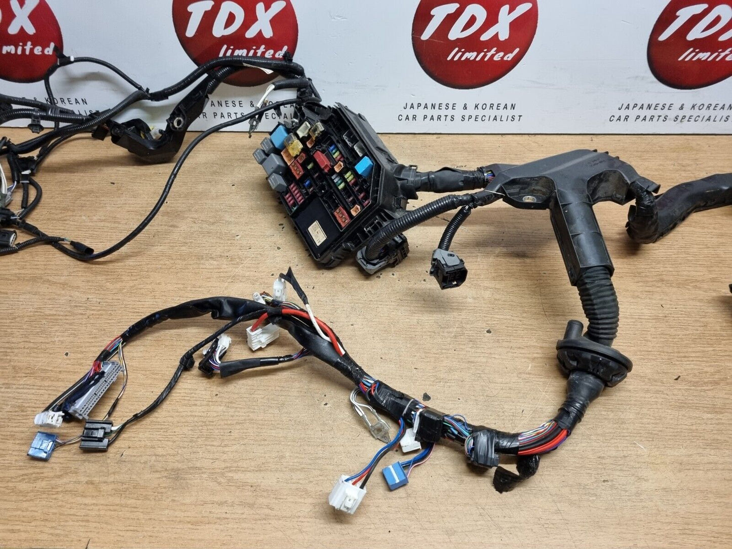 TOYOTA COROLLA MK12 1.8 HYBRID 2019-2022 GENUINE UNDER BONNET FUSE BOX WIRING