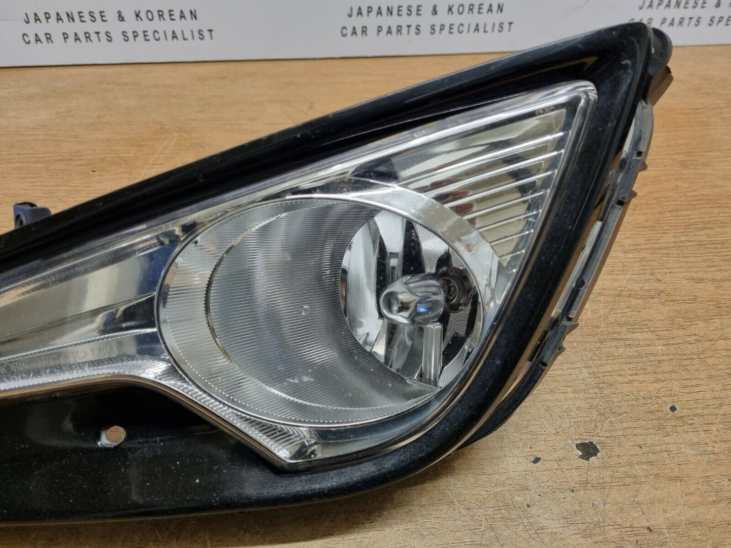 HYUNDAI I40 GENUINE PASSENGERS SIDE FRONT FOG LIGHT + COVER SURROUND 2011-2015